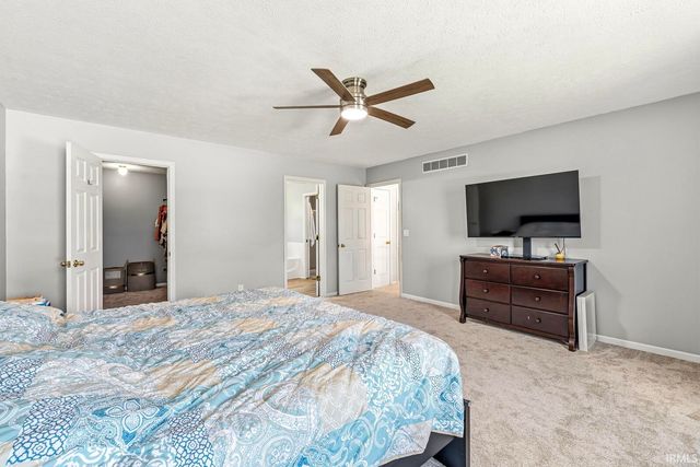 11704 Madison County Circle, Granger, IN 46530