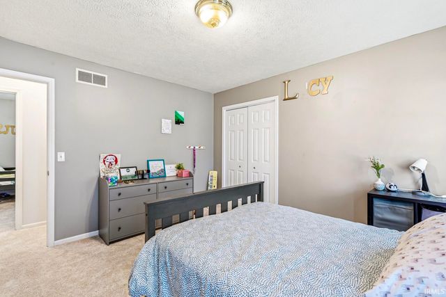 11704 Madison County Circle, Granger, IN 46530