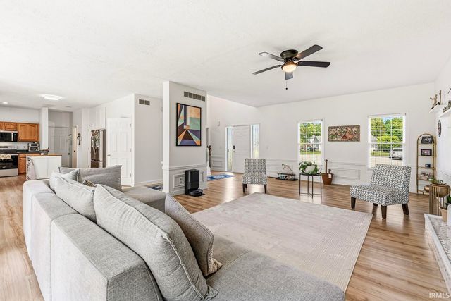 11704 Madison County Circle, Granger, IN 46530