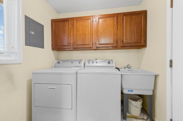 500 Pineview Court, St Clair Shores, MI 48081