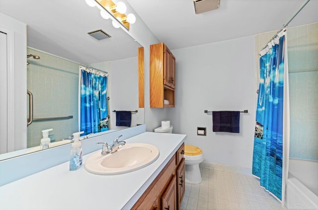500 Pineview Court, St Clair Shores, MI 48081