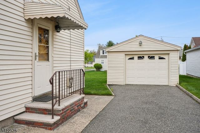 12 Holly St, Clifton City, NJ 07013