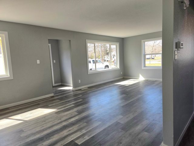 106 Center Avenue W, Deer Creek, MN 56527