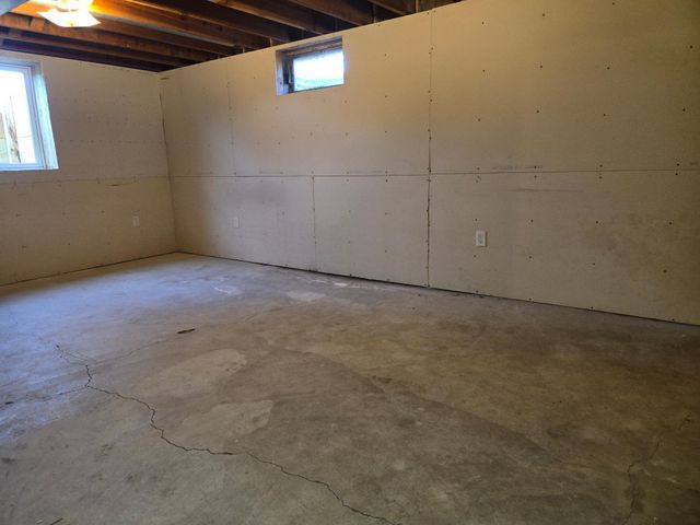 106 Center Avenue W, Deer Creek, MN 56527