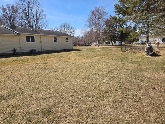 106 Center Avenue W, Deer Creek, MN 56527