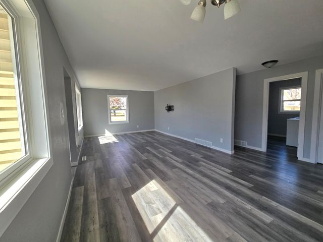 106 Center Avenue W, Deer Creek, MN 56527