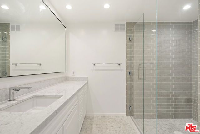 117 Ocean Way, Santa Monica, CA 90402