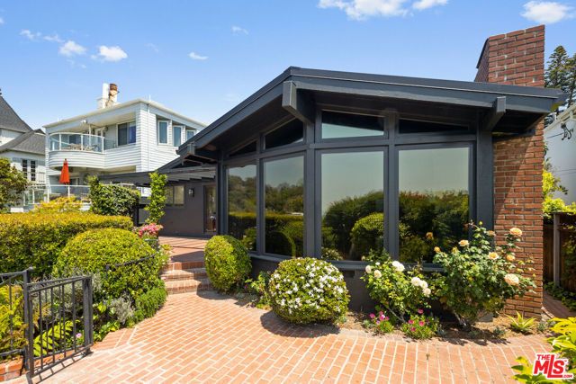 117 Ocean Way, Santa Monica, CA 90402