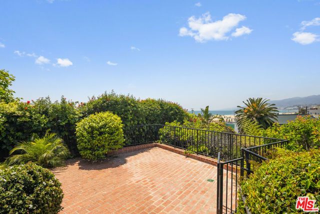 117 Ocean Way, Santa Monica, CA 90402