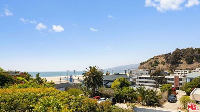 117 Ocean Way, Santa Monica, CA 90402