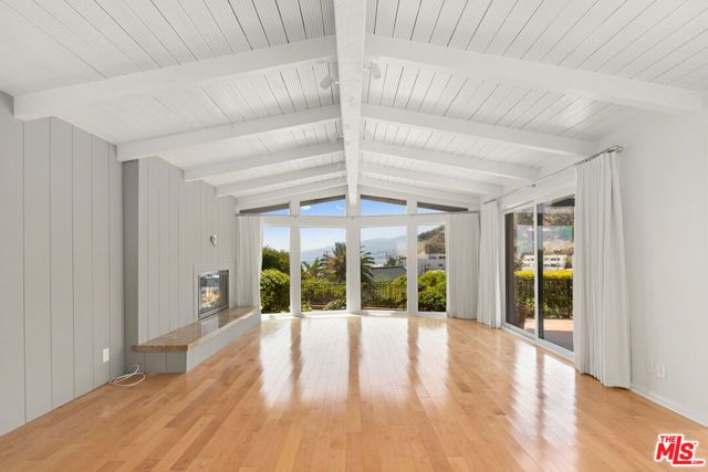 117 Ocean Way, Santa Monica, CA 90402