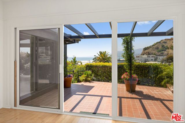 117 Ocean Way, Santa Monica, CA 90402