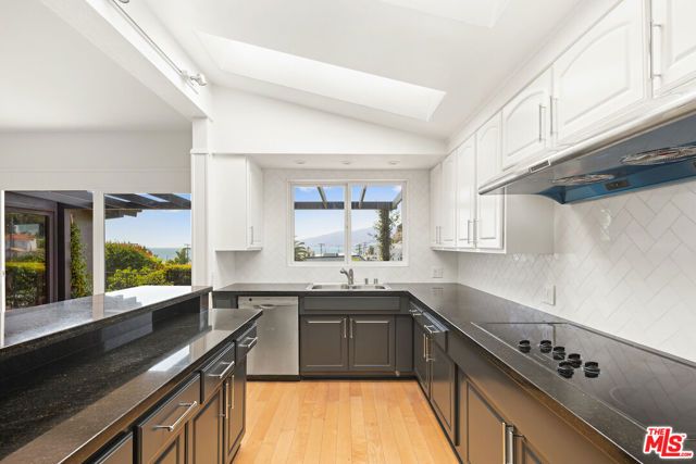 117 Ocean Way, Santa Monica, CA 90402