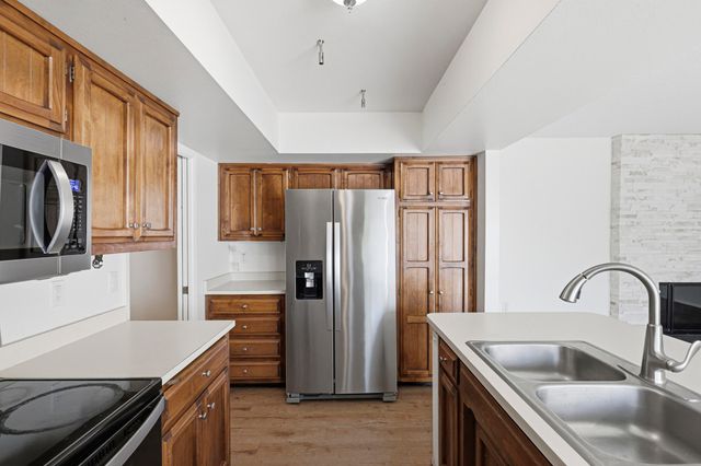 9009 Hilton Avenue NE, Albuquerque, NM 87111