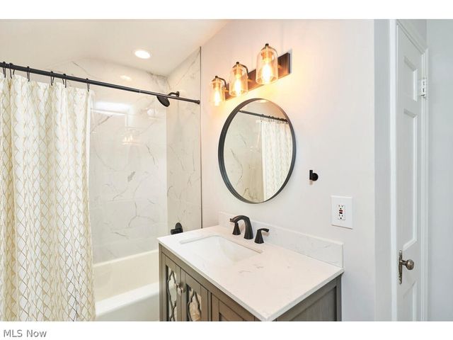 3645 Meadowbrook Boulevard, University Heights, OH 44118