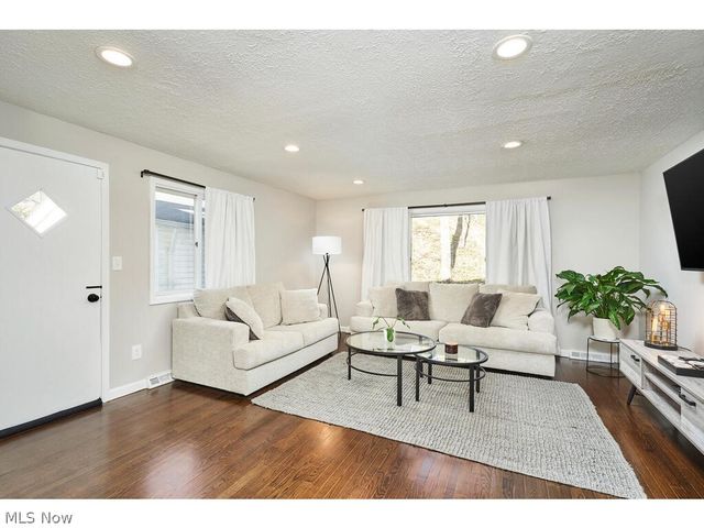 3645 Meadowbrook Boulevard, University Heights, OH 44118