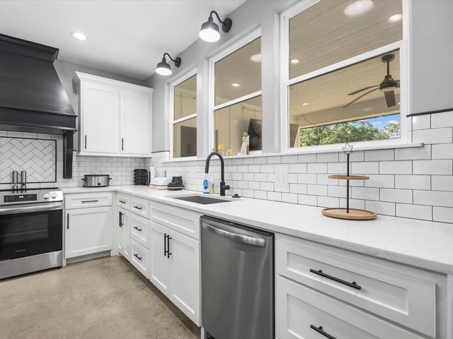 1562 Willow Oak Rd, Gladewater, TX 75647