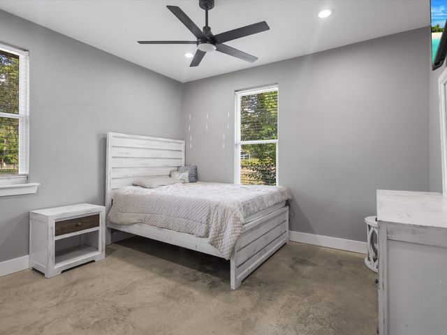 1562 Willow Oak Rd, Gladewater, TX 75647