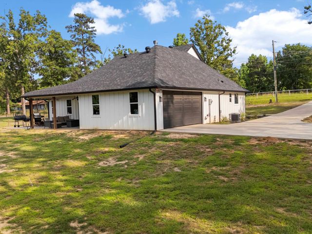 1562 Willow Oak Rd, Gladewater, TX 75647
