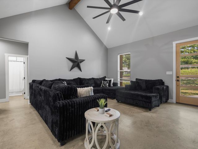 1562 Willow Oak Rd, Gladewater, TX 75647