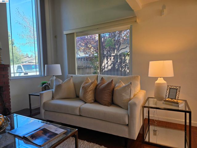 161 Hackamore Ln, Fremont, CA 94539