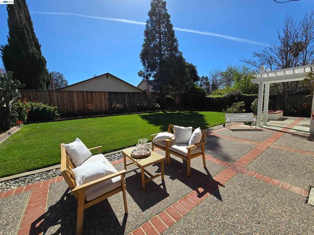 161 Hackamore Ln, Fremont, CA 94539