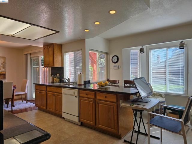 161 Hackamore Ln, Fremont, CA 94539