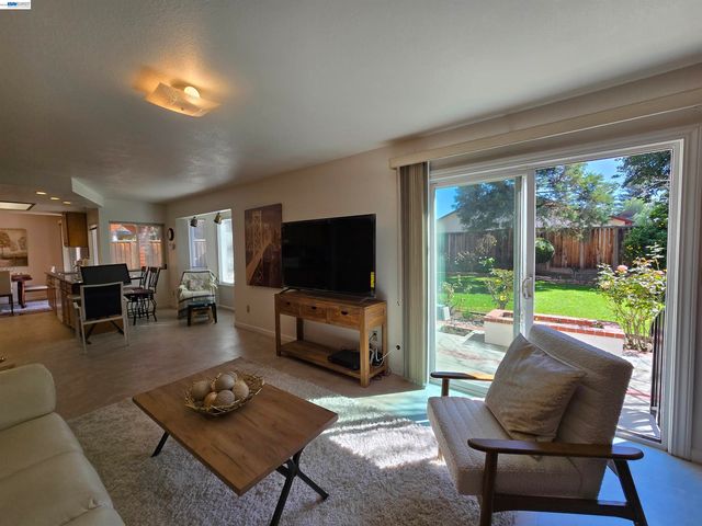 161 Hackamore Ln, Fremont, CA 94539