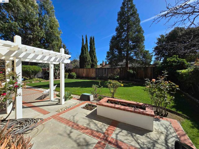 161 Hackamore Ln, Fremont, CA 94539