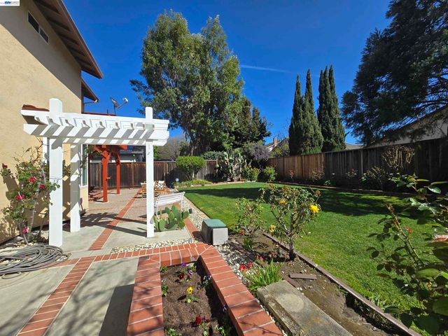 161 Hackamore Ln, Fremont, CA 94539