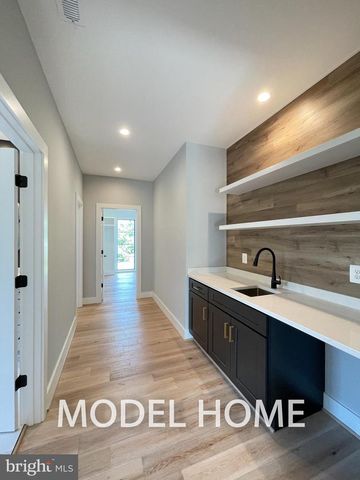 1806 BARBEE ST, Mclean, VA 22101