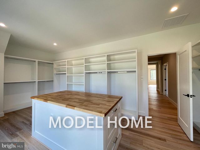 1806 BARBEE ST, Mclean, VA 22101