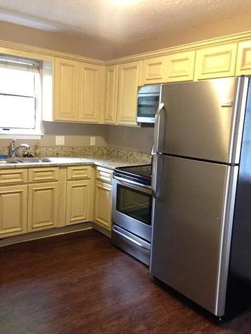 294 Donna Dr Apt A, Hendersonville, TN 37075