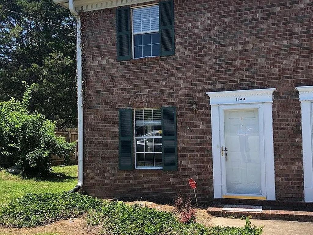 294 Donna Dr Apt A, Hendersonville, TN 37075