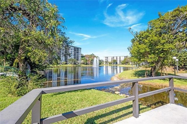 2334 S Cypress Bend Drive 308, Pompano Beach, FL 33069