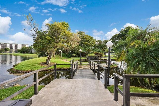 2334 S Cypress Bend Drive 308, Pompano Beach, FL 33069