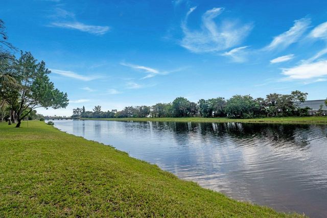 2334 S Cypress Bend Drive 308, Pompano Beach, FL 33069