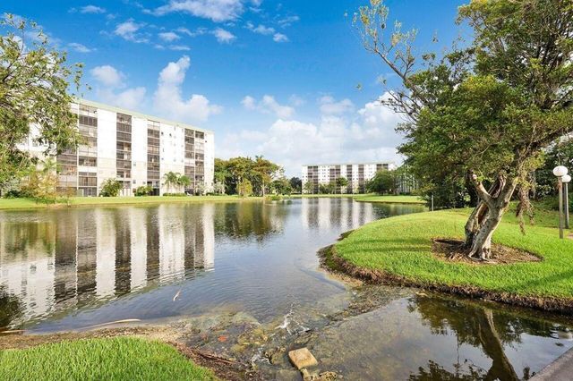 2334 S Cypress Bend Drive 308, Pompano Beach, FL 33069