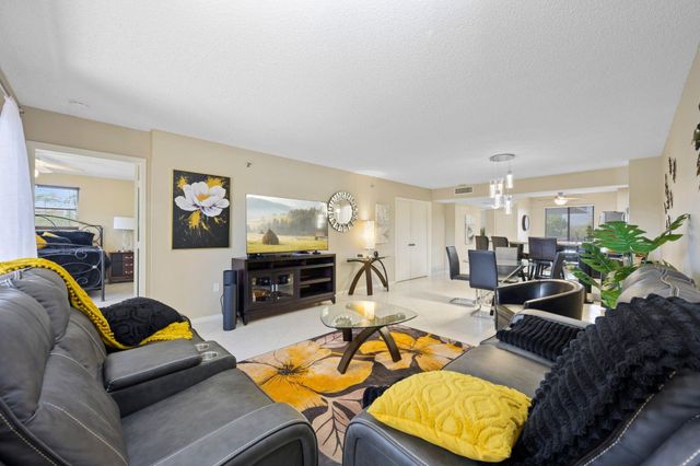 2334 S Cypress Bend Drive 308, Pompano Beach, FL 33069