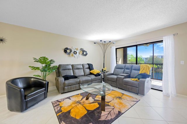 2334 S Cypress Bend Drive 308, Pompano Beach, FL 33069