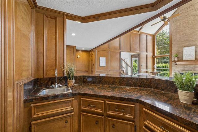 5410 Red Cliff Drive, Kingwood, TX 77345