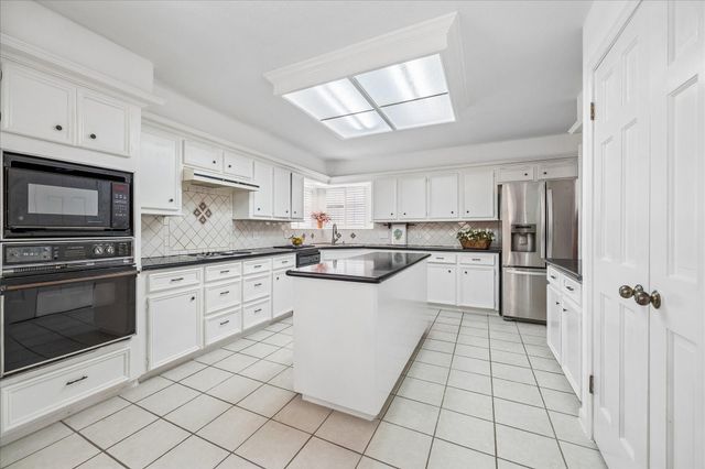 5410 Red Cliff Drive, Kingwood, TX 77345