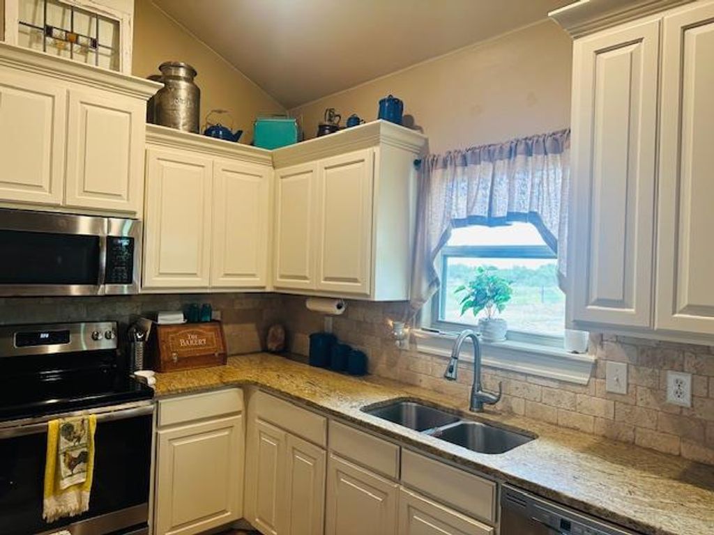 Image 10 of property listing at 9213 Remuda Lane, Christoval, TX 76935