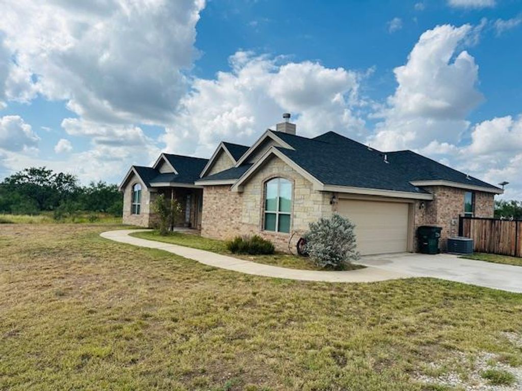 Image 5 of property listing at 9213 Remuda Lane, Christoval, TX 76935