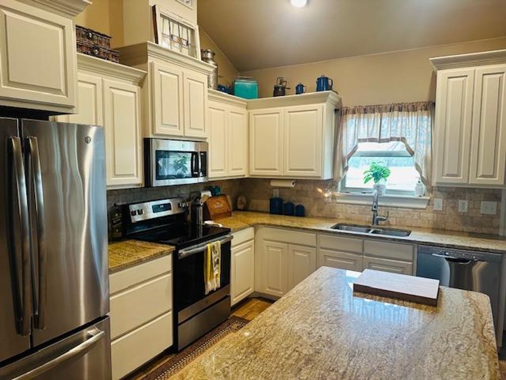Image 8 of property listing at 9213 Remuda Lane, Christoval, TX 76935