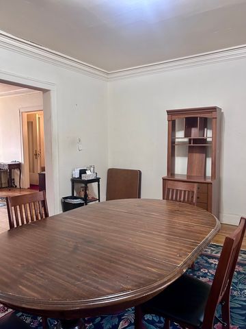 6845 S Chappel Avenue, Chicago, IL 60649