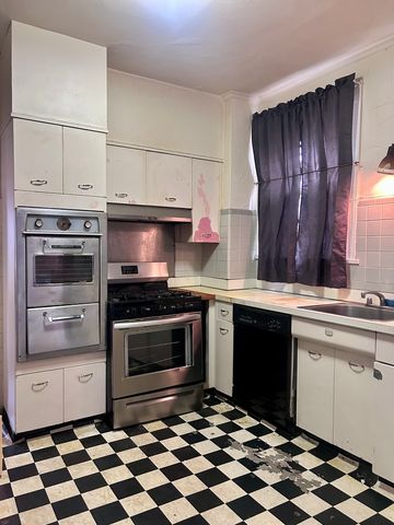 6845 S Chappel Avenue, Chicago, IL 60649