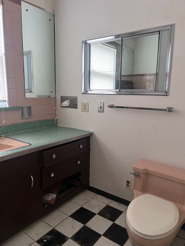 6845 S Chappel Avenue, Chicago, IL 60649