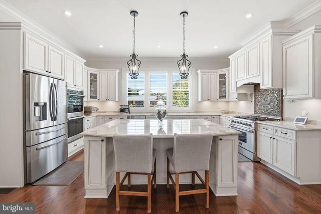 609 KINGSLEY RD SW, Vienna, VA 22180