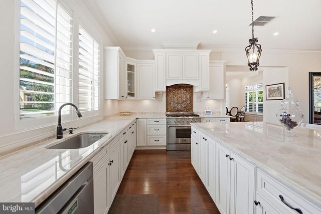 609 KINGSLEY RD SW, Vienna, VA 22180